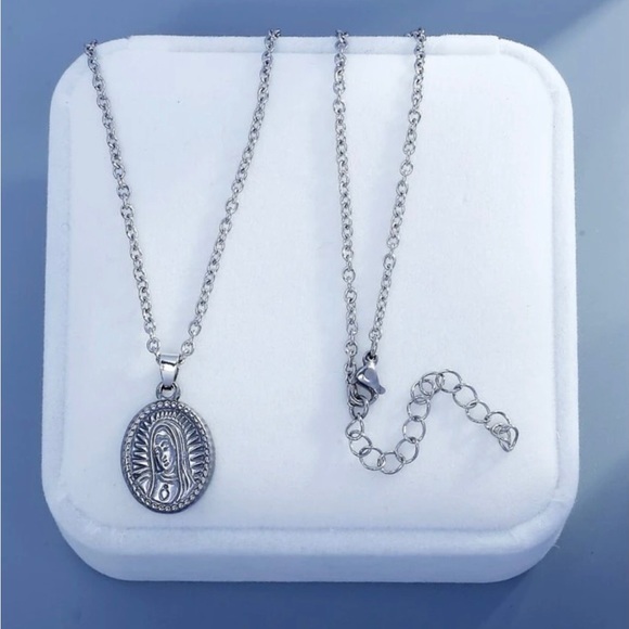 Our Lady of Graces Virgin Mary Miraculous Medal Devotion Sacred Catholic Pendant - Picture 4 of 16